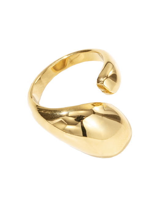 Close-up of the Noor Ring – a bold, sculptural 24k gold-plated statement ring from the Knot & Current collection