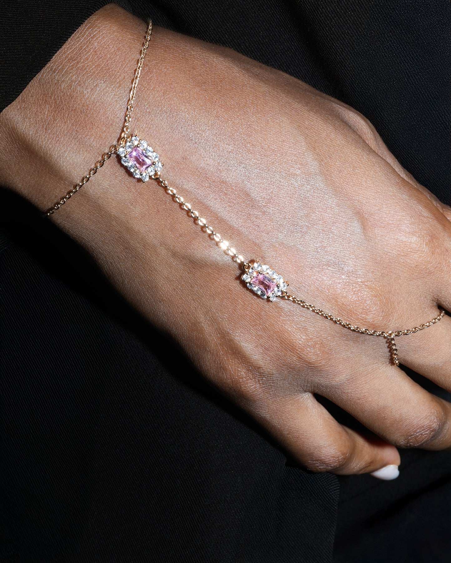 Carré Hand Chain in Bright Pink