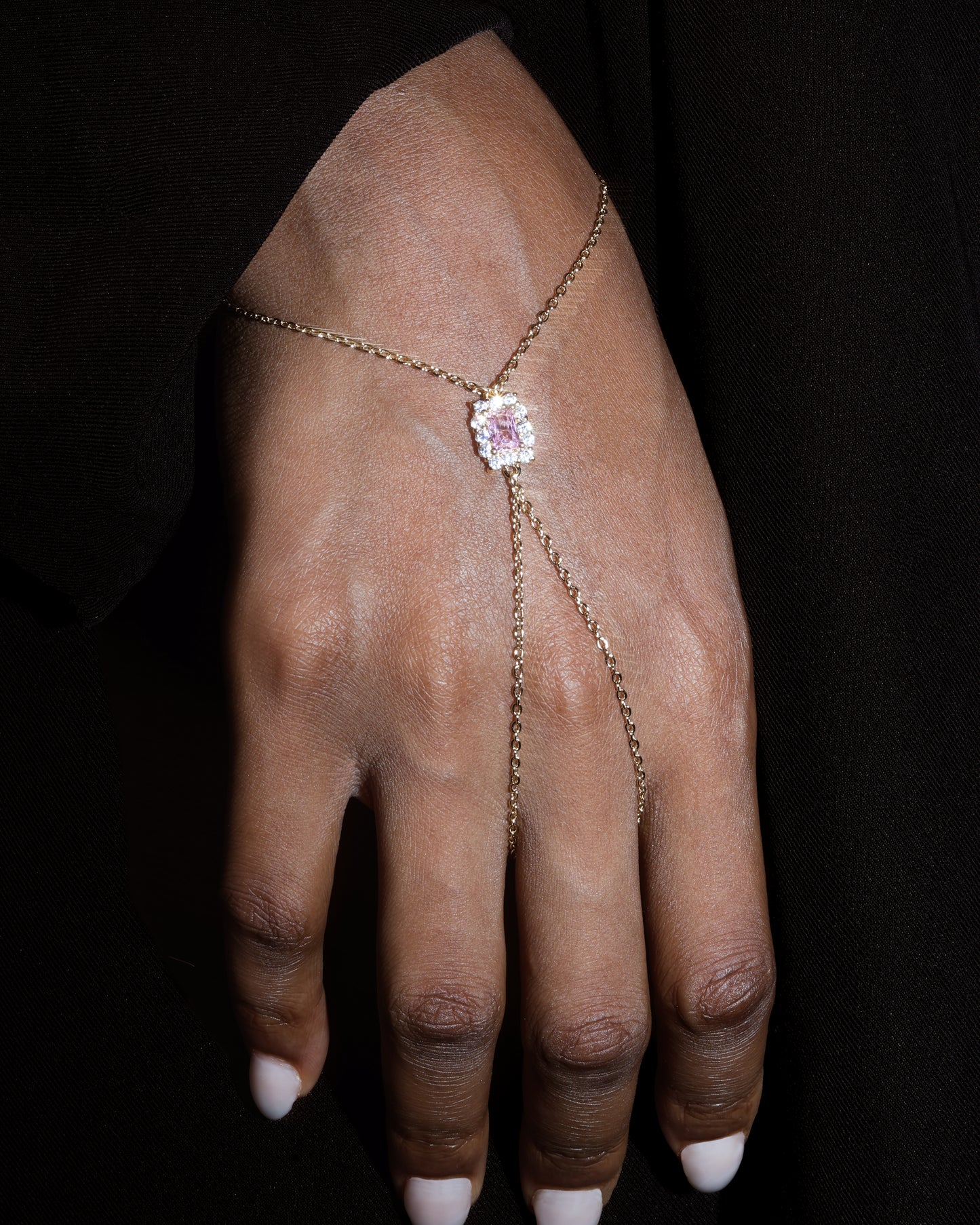 Carré V-Line Hand Chain in Bright Pink