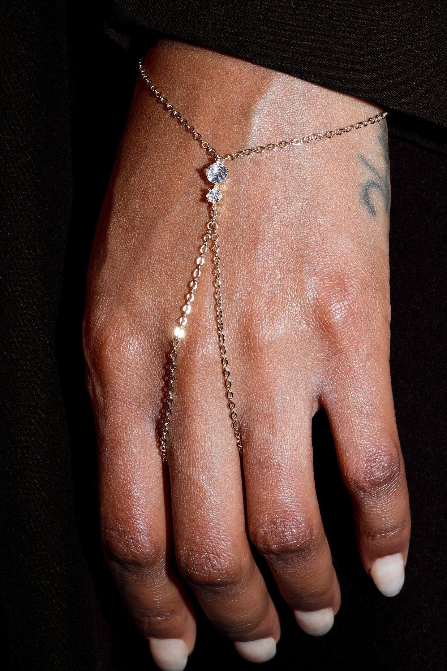 Nalya V-Line Hand Harness