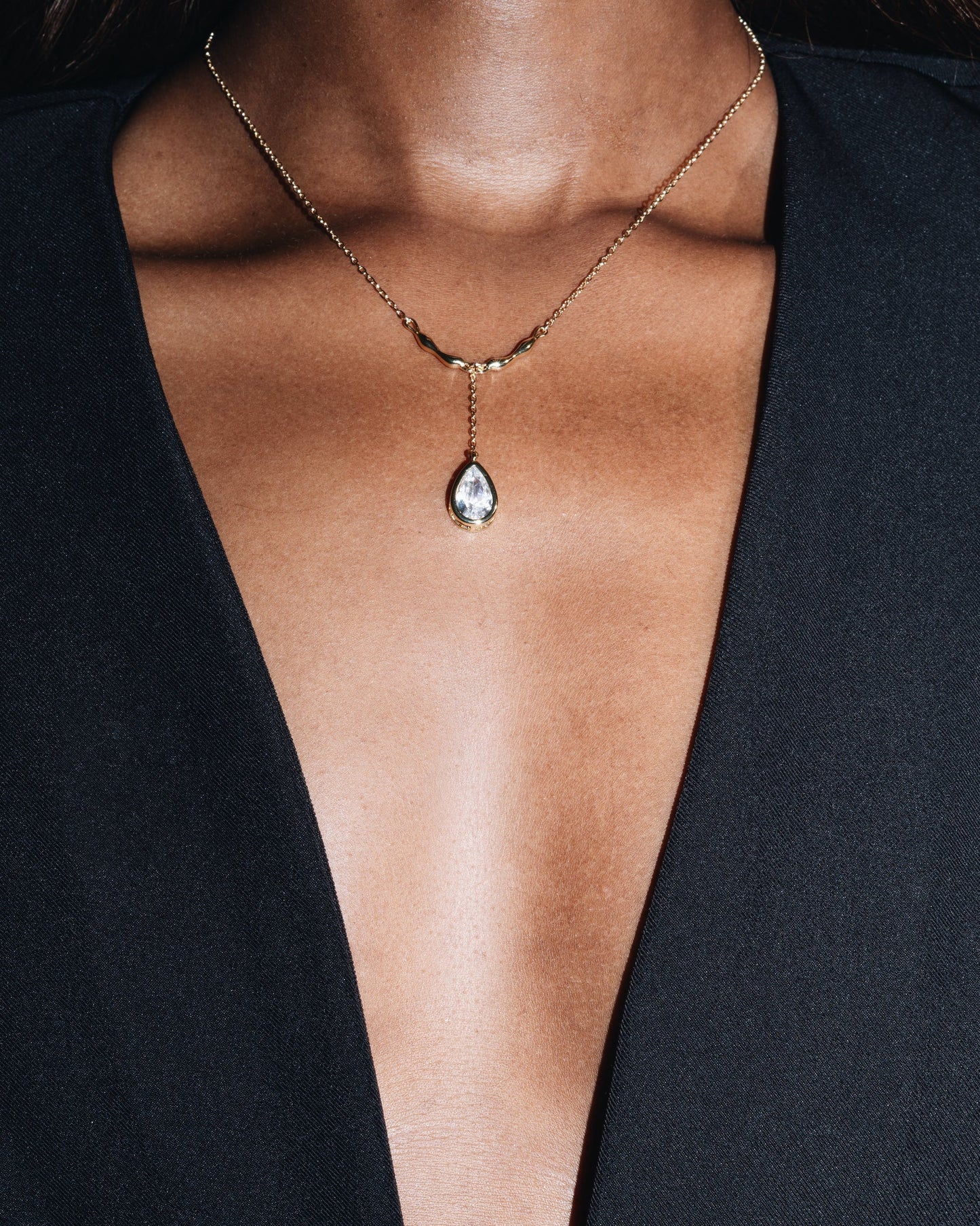 Suspendue Goutte Necklace